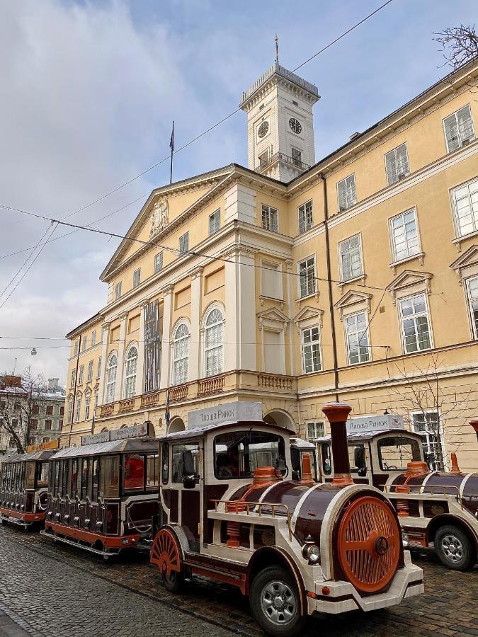 Apartments On Rynok Square Leópolis Exterior foto