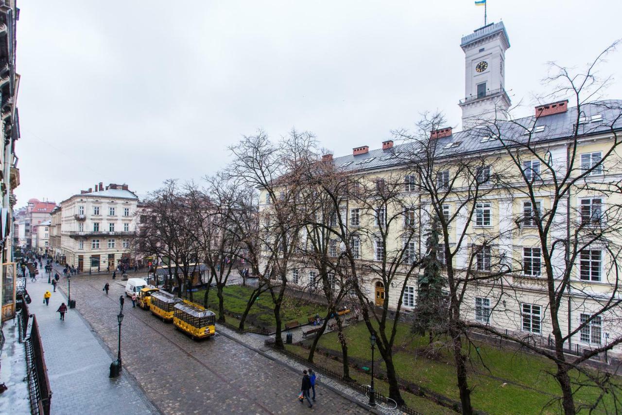 Apartments On Rynok Square Leópolis Exterior foto